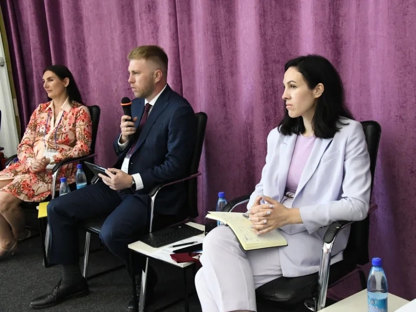 ​Повышение эффективности режимов ТОР обсудили с предпринимателями КРДВ и Минвостокразвития